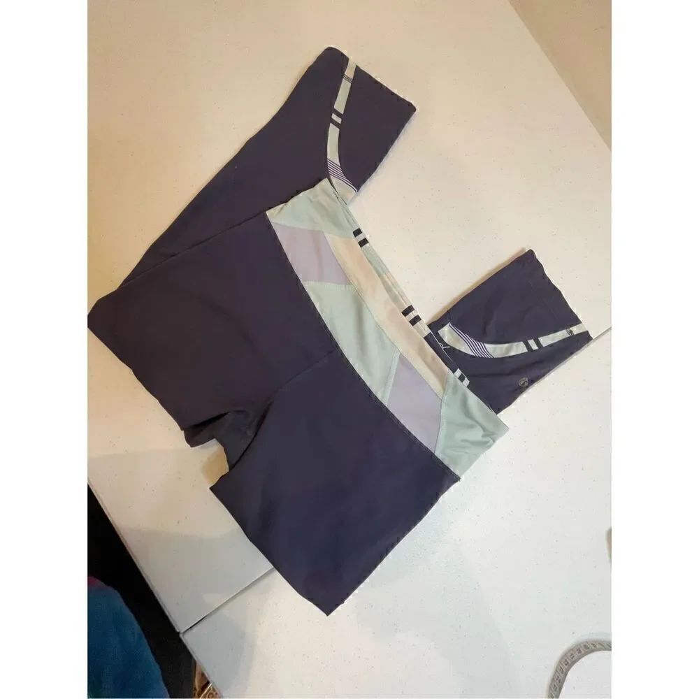 Lululemon athletics blue capris size 6